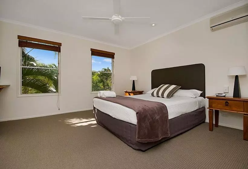 2 Bedroom Apartment Pool View, Skippers Cove Waterfront Resort