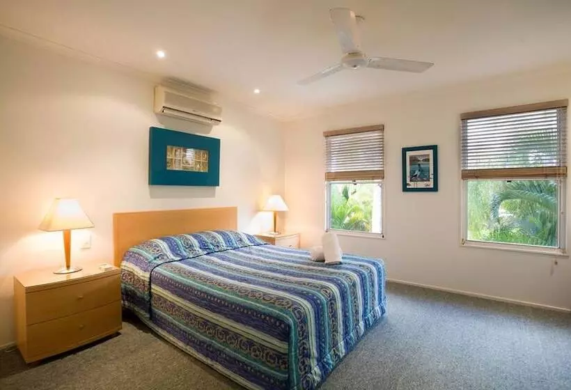 2 Bedroom Apartment Pool View, Skippers Cove Waterfront Resort