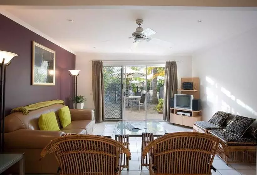 2 Bedroom Apartment Pool View, Skippers Cove Waterfront Resort