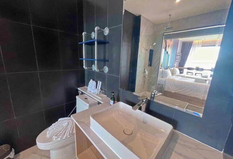 디럭스 룸, The Blue Hotel   Sha Plus