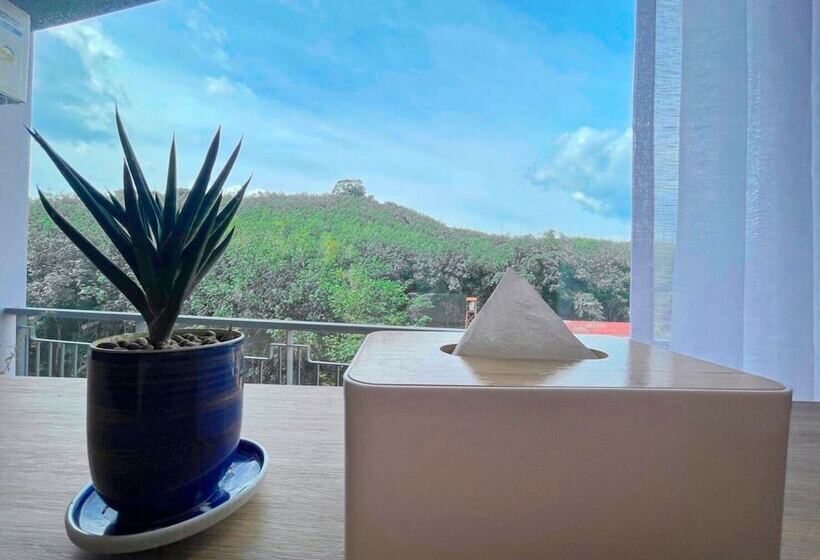 디럭스 룸, The Blue Hotel   Sha Plus