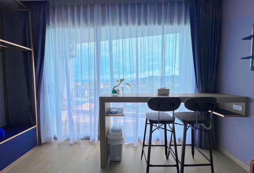 디럭스 룸, The Blue Hotel   Sha Plus