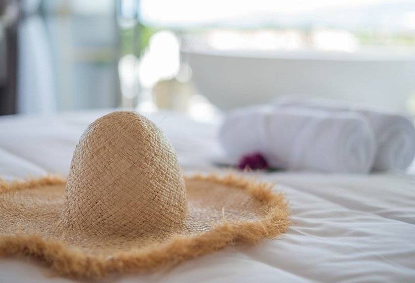 디럭스 룸, The Blue Hotel   Sha Plus