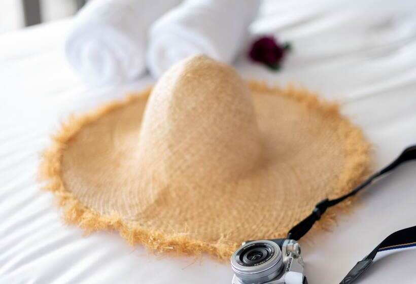 디럭스 룸, The Blue Hotel   Sha Plus