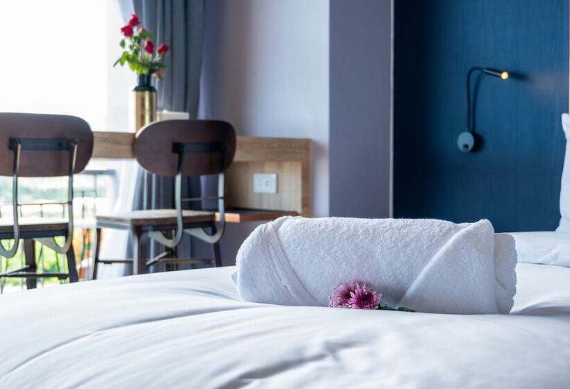 디럭스 룸, The Blue Hotel   Sha Plus