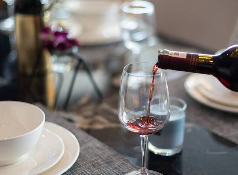 스탠다드 스튜디오, The Blue Hotel   Sha Plus