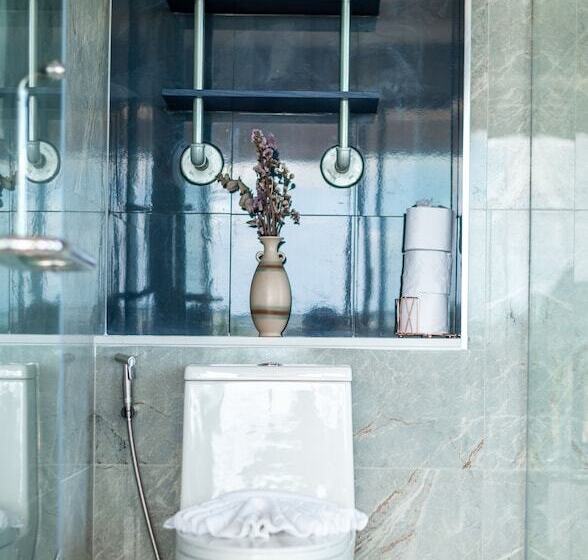 디럭스 스위트, The Blue Hotel   Sha Plus