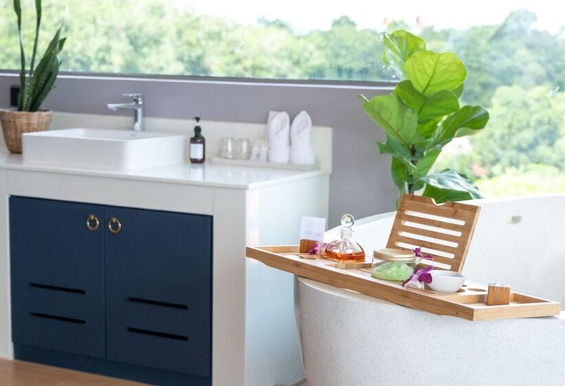 패밀리 스위트, The Blue Hotel   Sha Plus