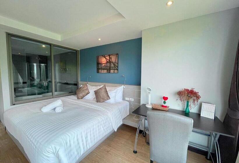 디럭스 룸, The Blue Hotel   Sha Plus