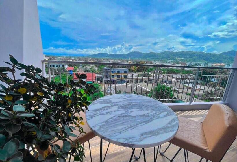 디럭스 룸, The Blue Hotel   Sha Plus