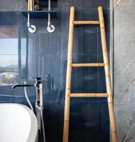 디럭스 스위트, The Blue Hotel   Sha Plus