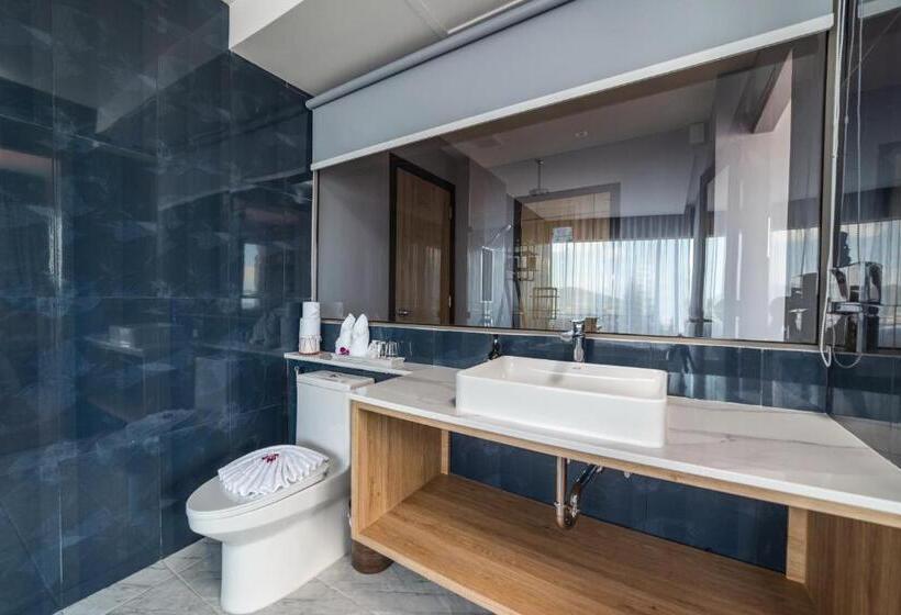 디럭스 스위트, The Blue Hotel   Sha Plus