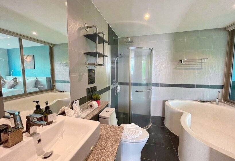 디럭스 룸, The Blue Hotel   Sha Plus