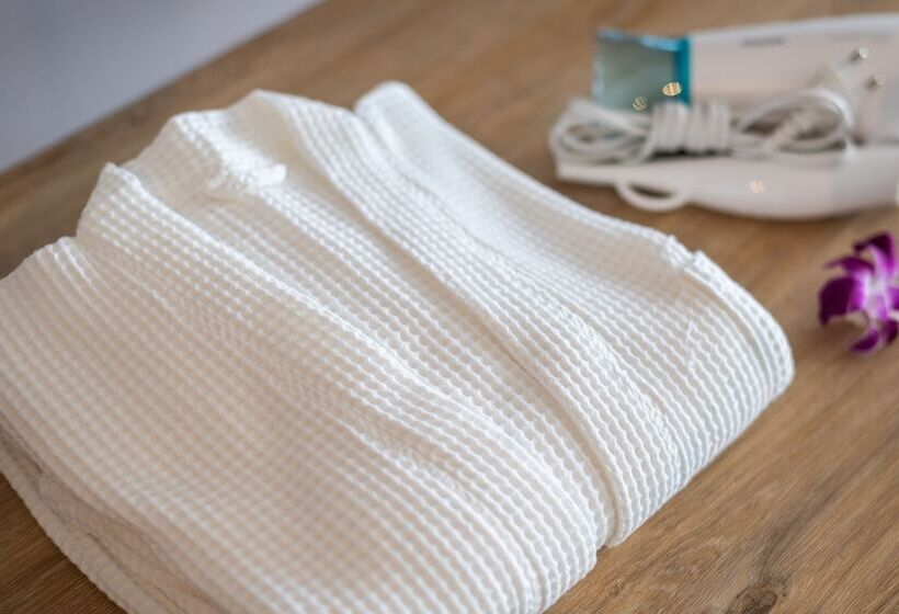 디럭스 룸, The Blue Hotel   Sha Plus