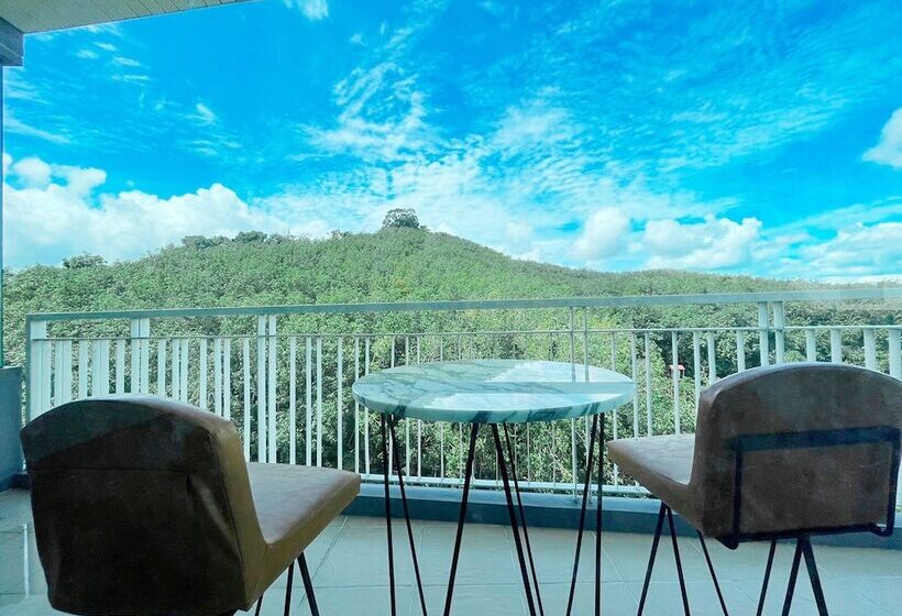 디럭스 룸, The Blue Hotel   Sha Plus