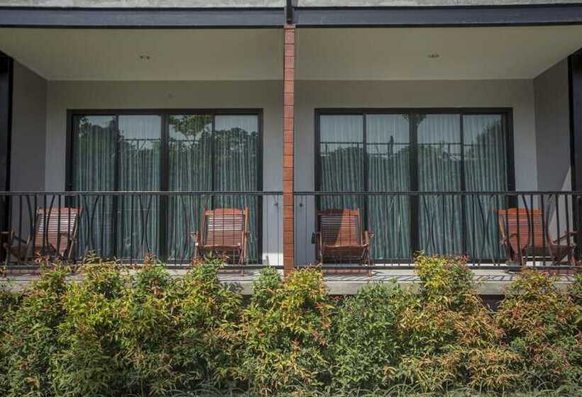 バルコニー付きデラックスルーム, The Breeze Lipe Resort