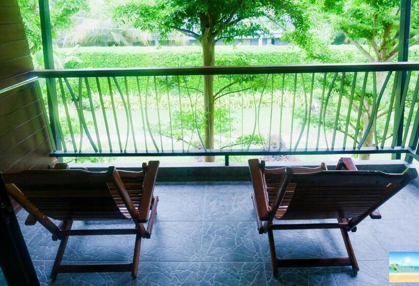 Номер Deluxe Вид на Сад, The Breeze Lipe Resort
