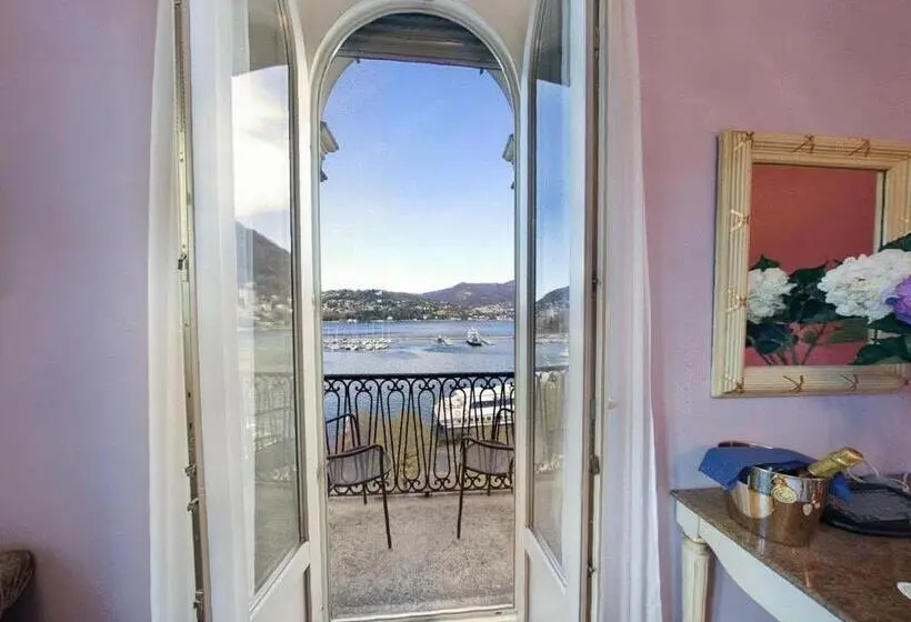 Superior room with lake view, Metropole Suisse