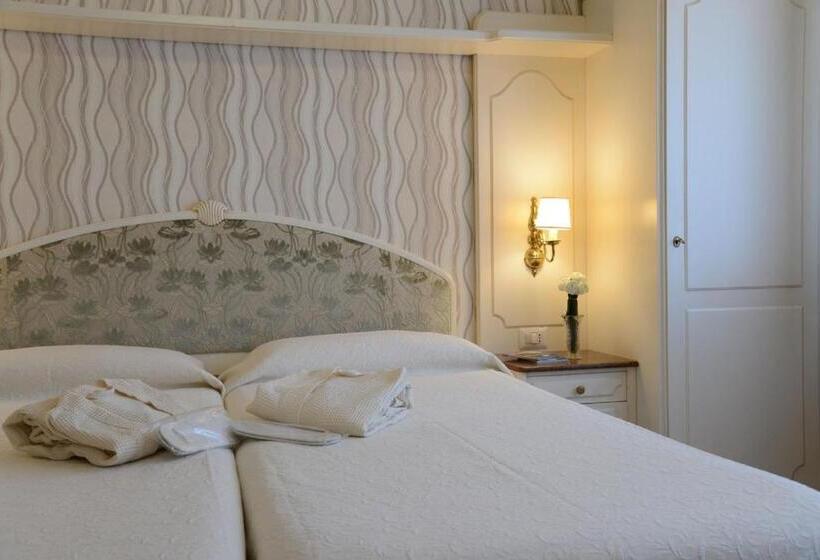 غرفة سوبيريور إطلالة على البحيرة, Metropole Suisse