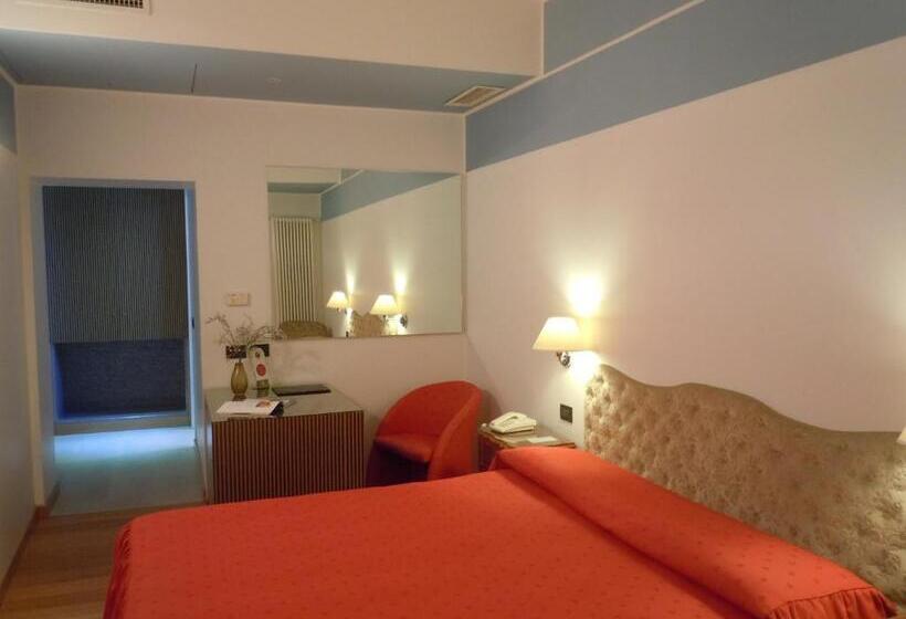 Superior room with lake view, Metropole Suisse