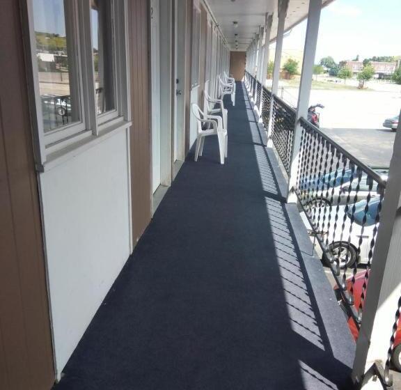 חדר סטנדרט לארבעה, Town House Motel & Pool Near Mt. Rushmore