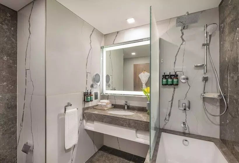 اتاق لوکس با چشم‌انداز دریا, Voco Dubai The Palm, An Ihg