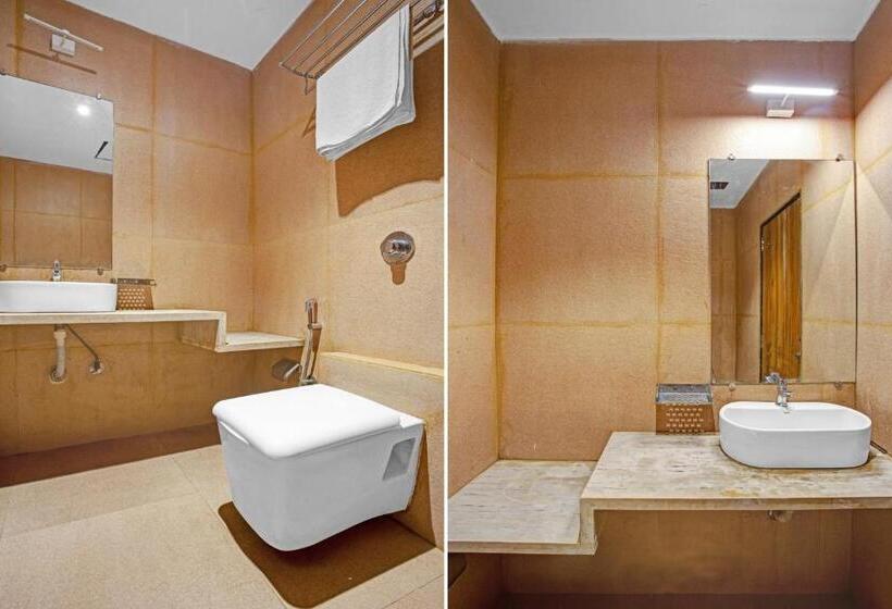 غرفة ديلوكس ثلاثية, Capital O 701204  Art Inn