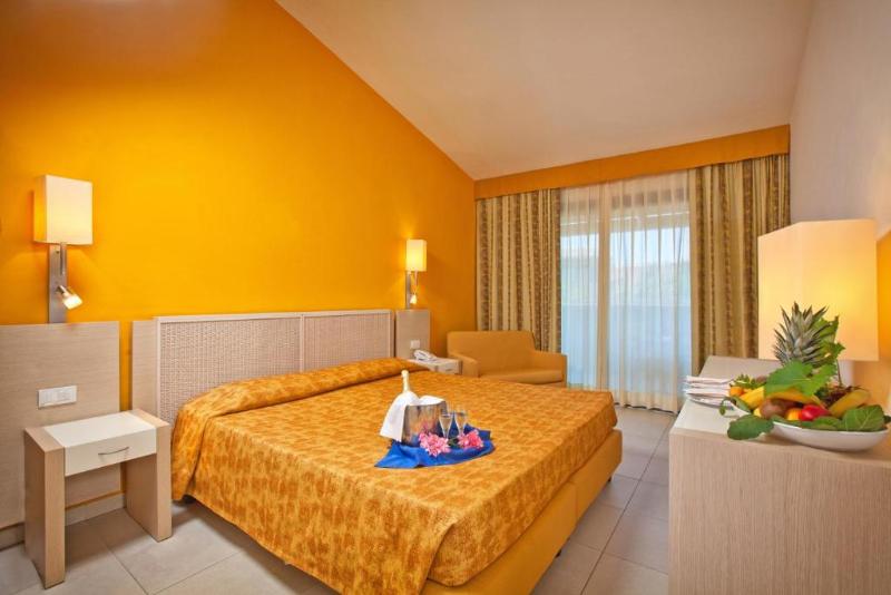 غرفة قياسية ثلاثية, Futura Club Baja Bianca