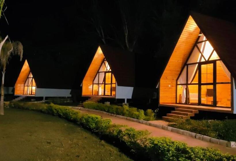 اتاق استاندارد با چشم‌انداز کوهستان, Welcomheritage Tarangi Ramganga Resort