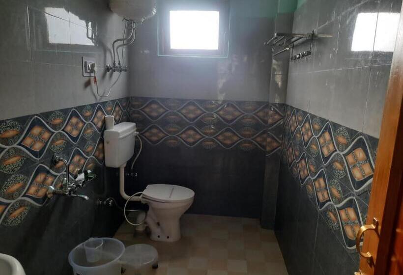 חדר קלאסי לשלושה, Fab Forest Retreat