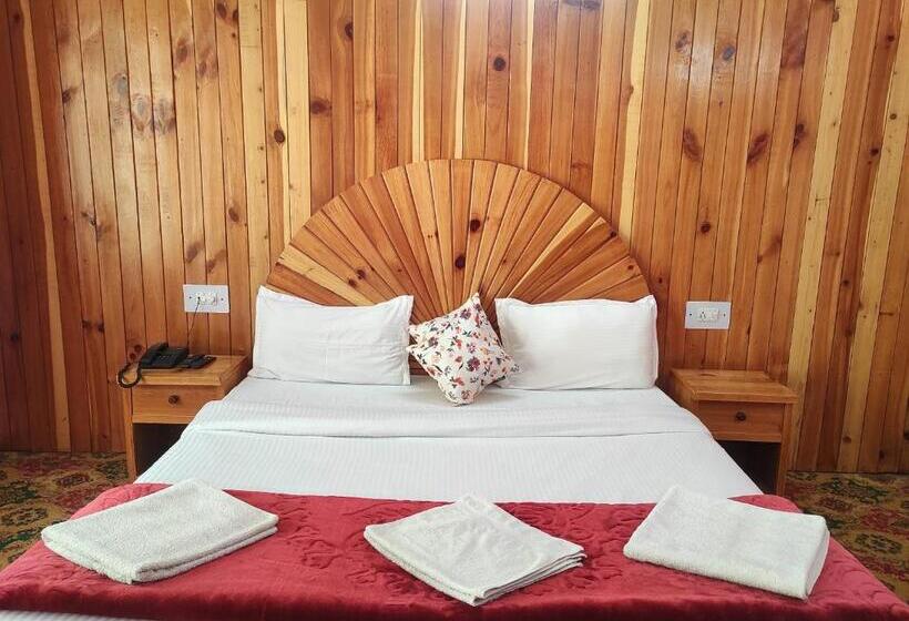 חדר קלאסי לשלושה, Fab Forest Retreat