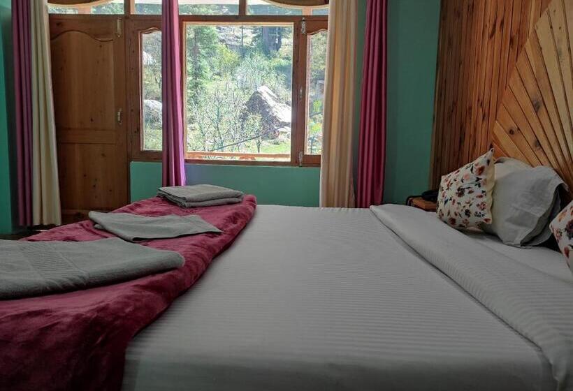 חדר קלאסי לשלושה, Fab Forest Retreat