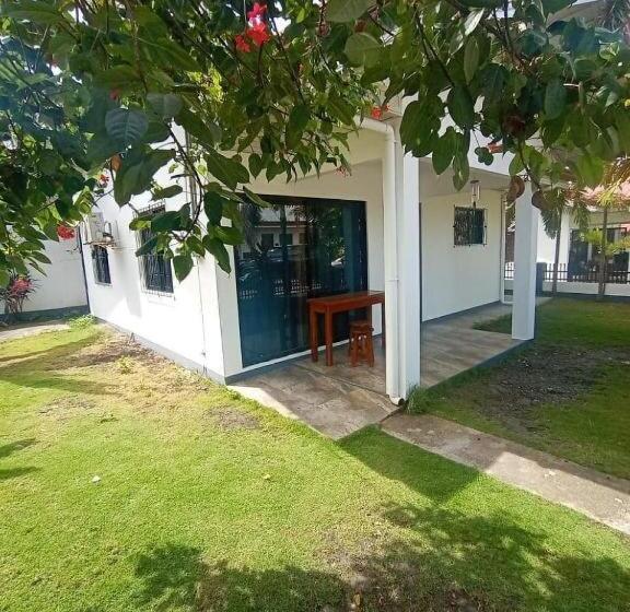 침실 2개 주택, Garden Village Resort