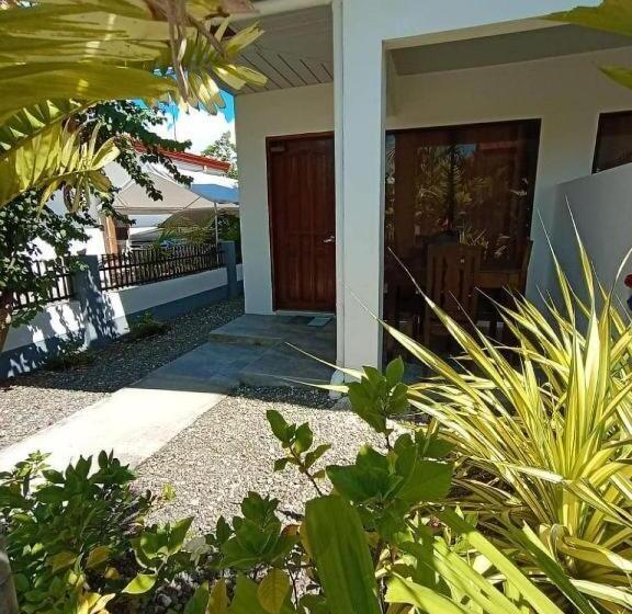 디럭스 룸, Garden Village Resort