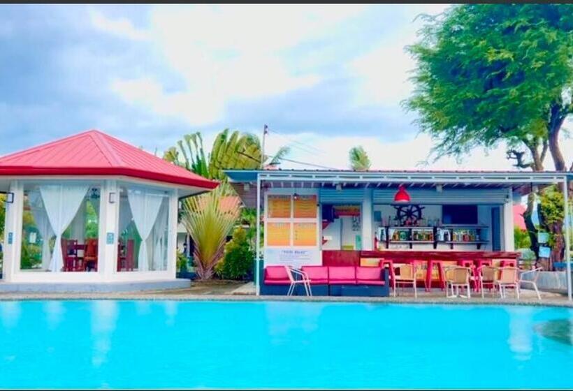풀장 전망 디럭스 룸, Garden Village Resort
