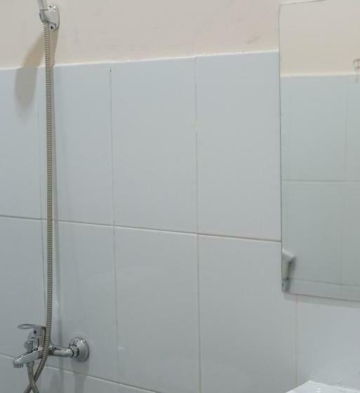 اتاق استاندارد یک نفره, Gold Line Guest House