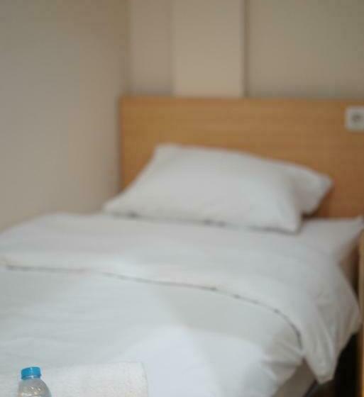 اتاق استاندارد یک نفره, Gold Line Guest House