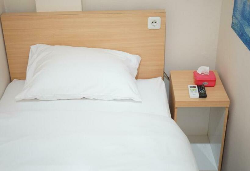 اتاق استاندارد یک نفره, Gold Line Guest House