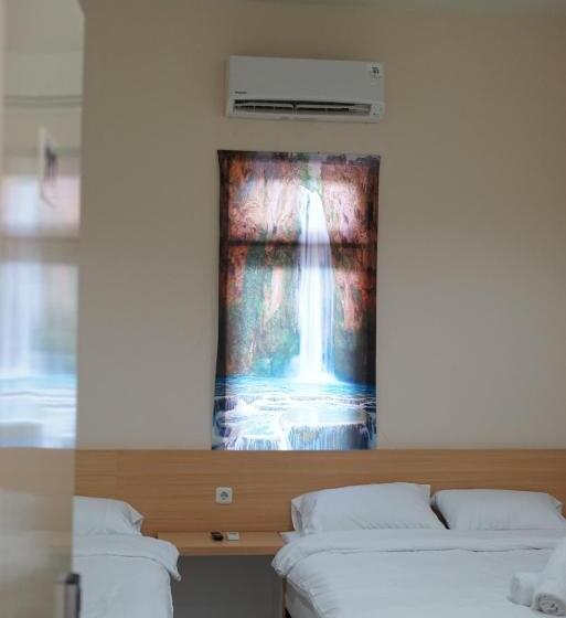 سوییت سوپریور, Gold Line Guest House