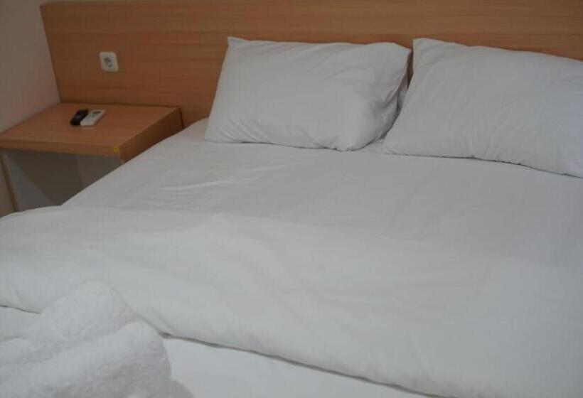 اتاق لوکس, Gold Line Guest House