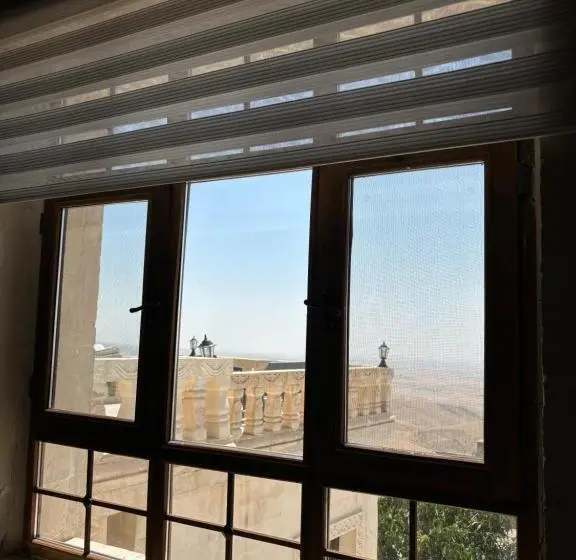 اتاق لوکس با چشم‌انداز, Kasr I Reyyan