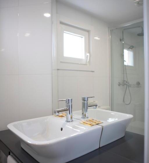 اتاق استاندارد سه نفره, Casa Canosa