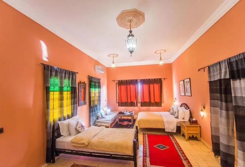 庭の見えるスタンダードトリプルルーム, Riad Dar Bab Todra