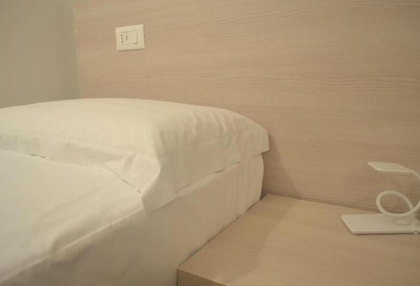 تختخواب در اتاق مشترک, Stravagante Hostel & Rooms