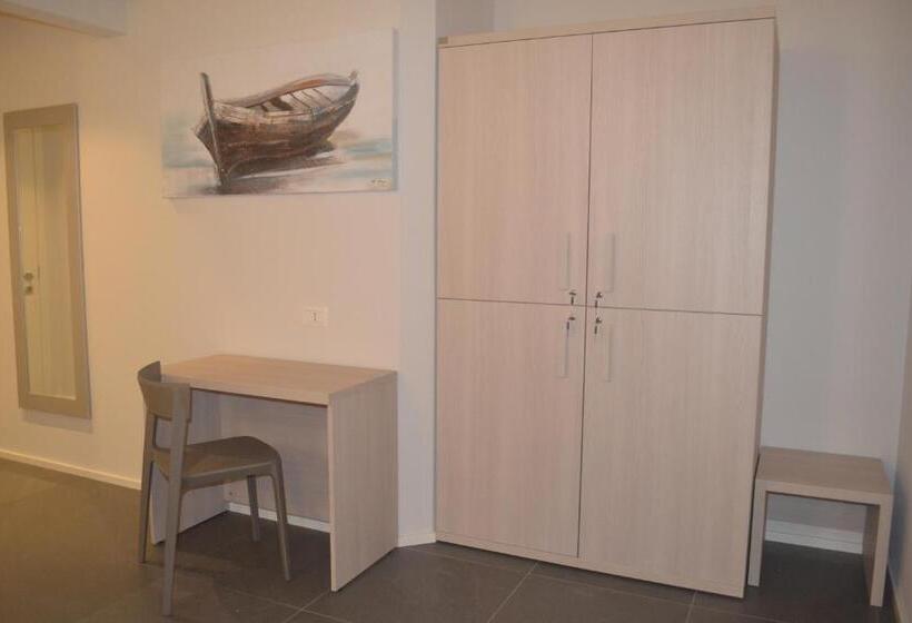 تختخواب در اتاق مشترک, Stravagante Hostel & Rooms