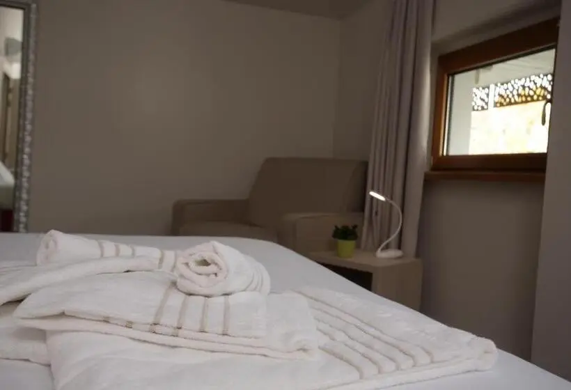 اتاق استاندارد سه نفره, Stravagante Hostel & Rooms