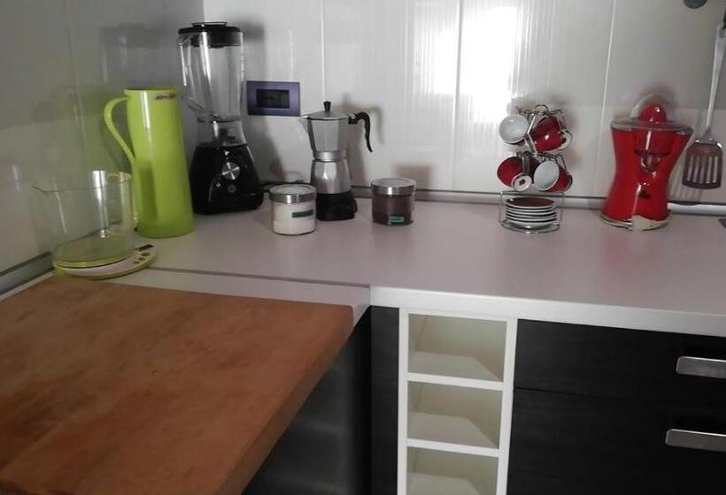 ２ベッドルームハウス, Phenicusa