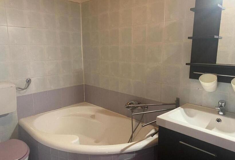 ２ベッドルームハウス, Phenicusa