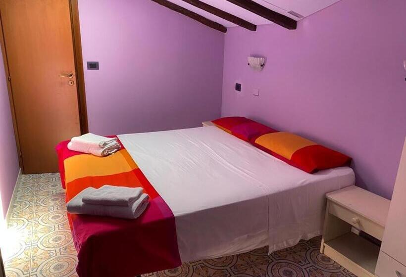 ２ベッドルームハウス, Phenicusa