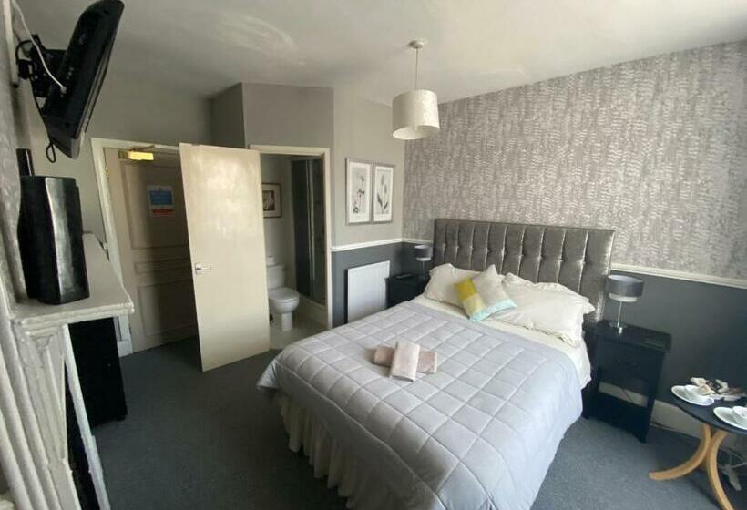 ベーシックルーム, The Queens